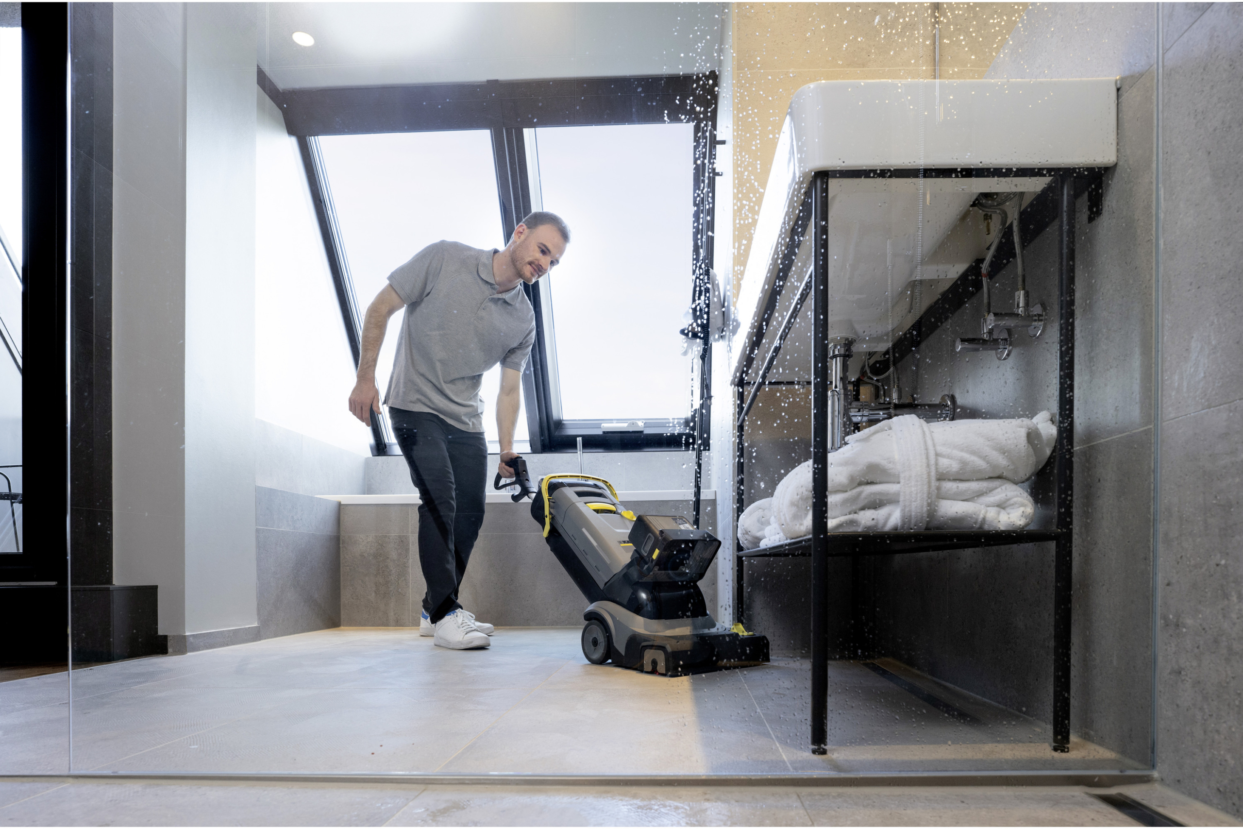 Das Bild zeigt das Produkt Kärcher Scheuersaugmaschine BR 30/4 C BP Pack *EU.