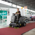 Das Bild zeigt das Produkt Kärcher Aufsitz-Scheuersaugmaschine KM 90/60 R Bp Pack.