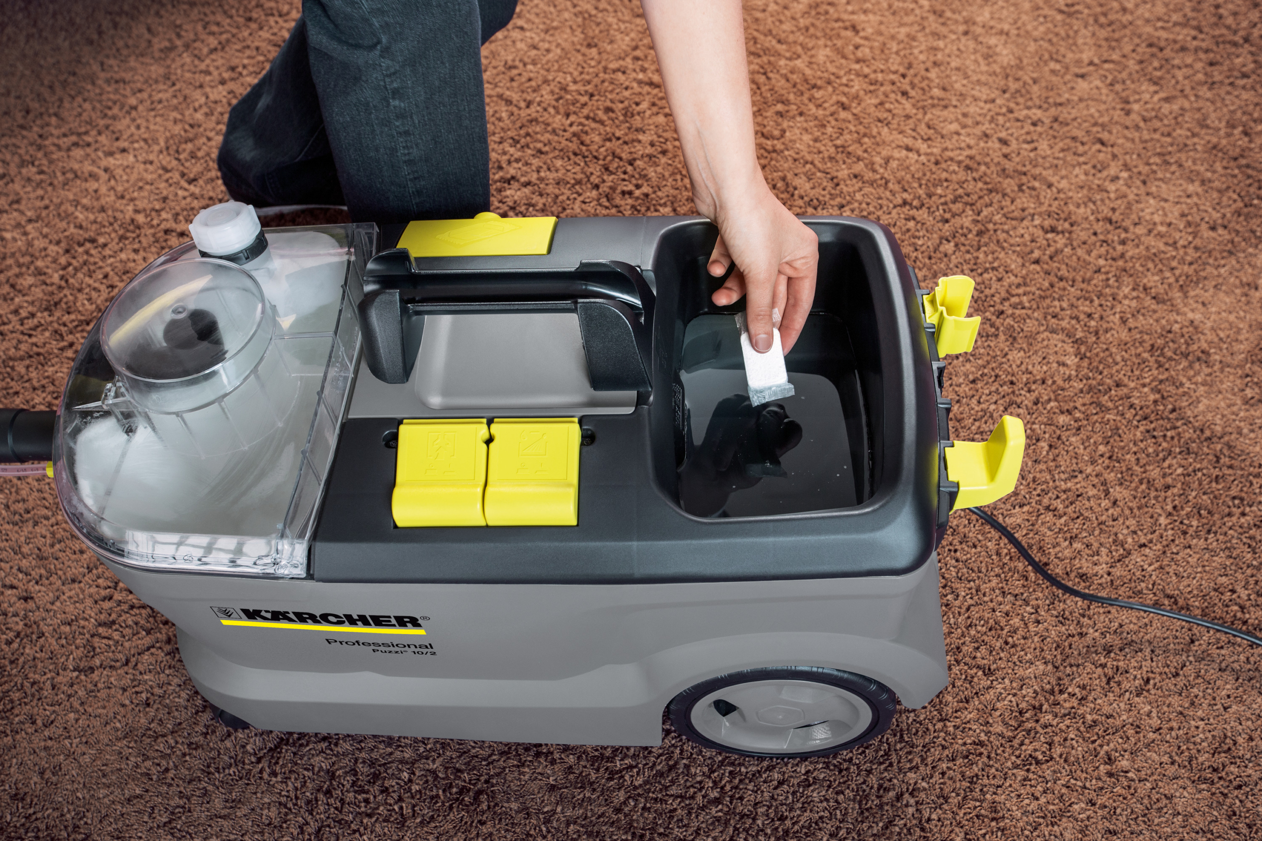 Das Bild zeigt das Produkt Kärcher CarpetPro Teppichreiniger RM 760   16 Tabs.